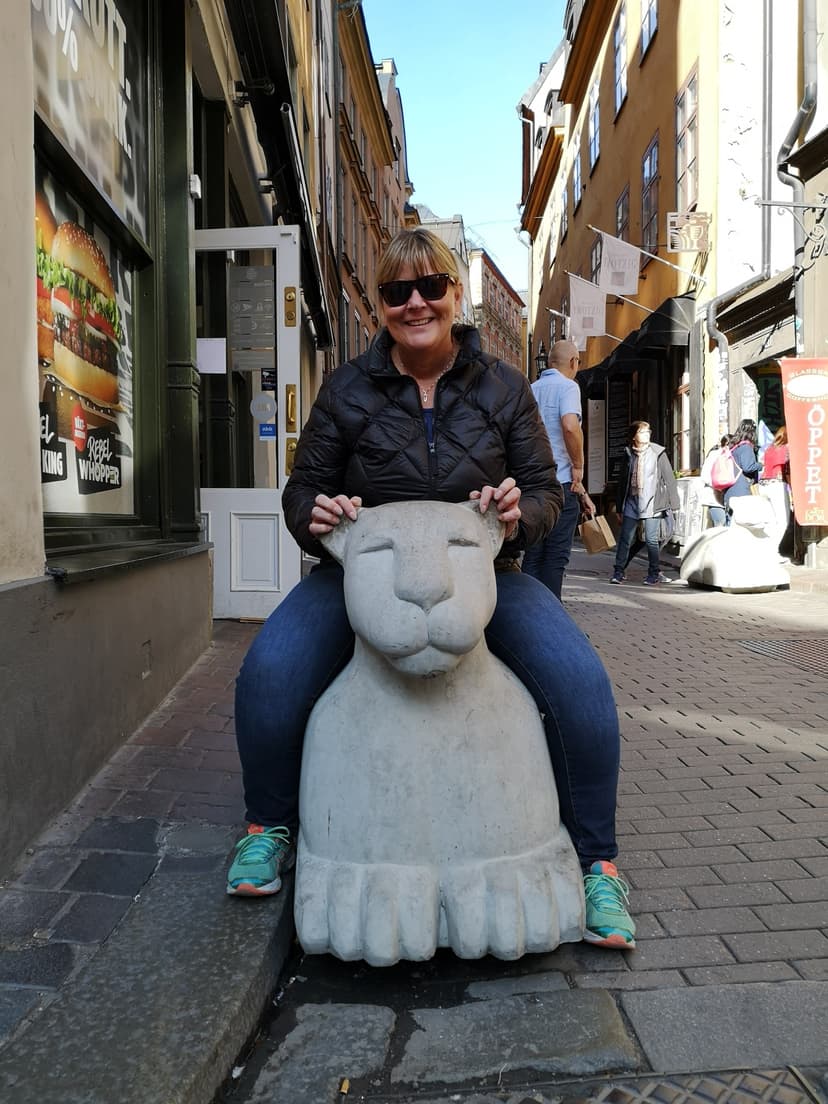 Dronningen fant en kongelig løve å bestige...